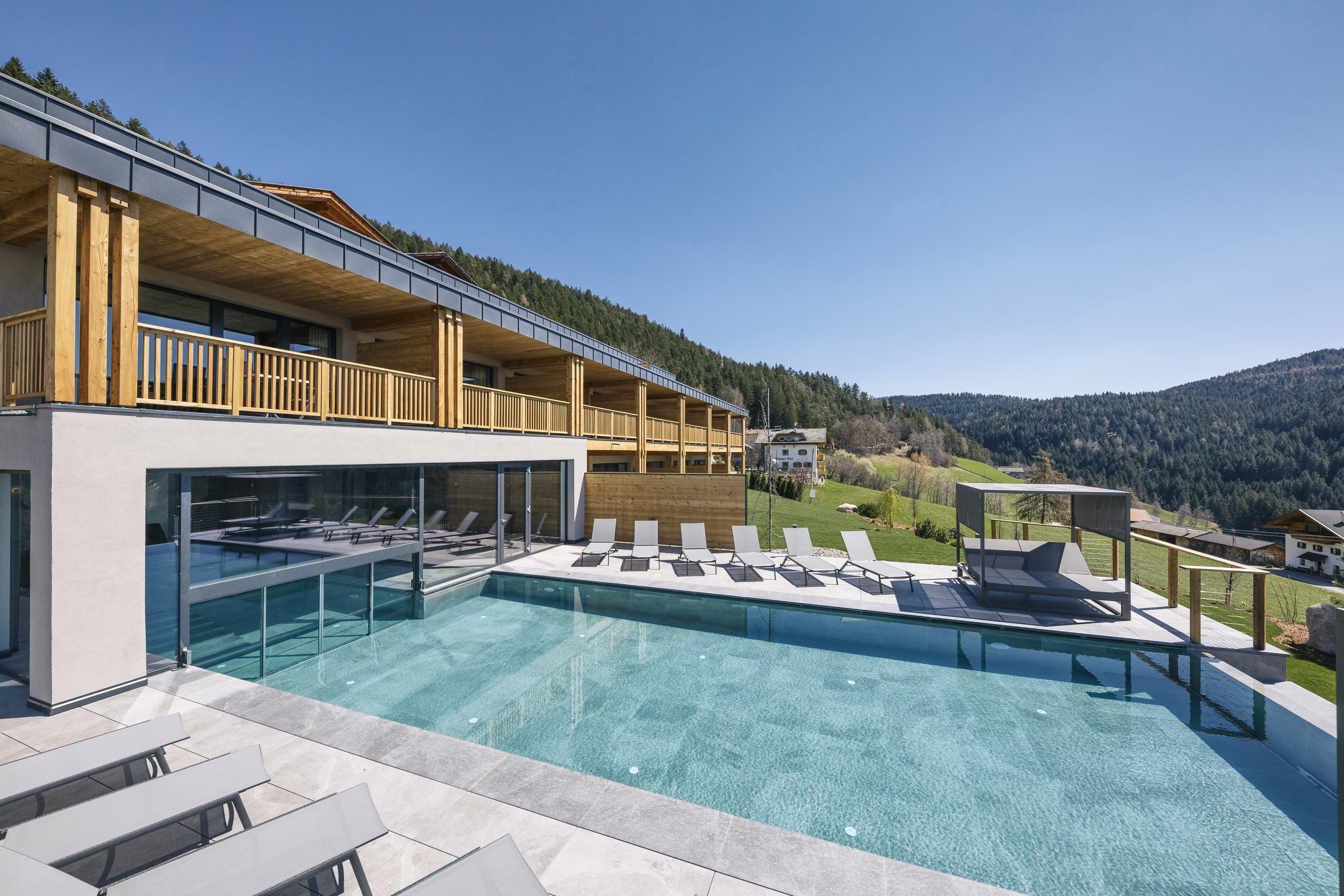 Ihr Hotel mit Infinity-Pool in Südtirol: Hotel Avelina
